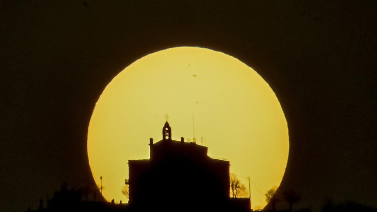 El sol omnipresente de la ermita de Sant Ramon