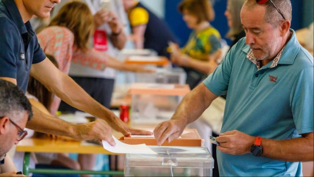 Horario de los colegios electorales en las elecciones gallegas: ¿Hasta qué hora puedes votar?
