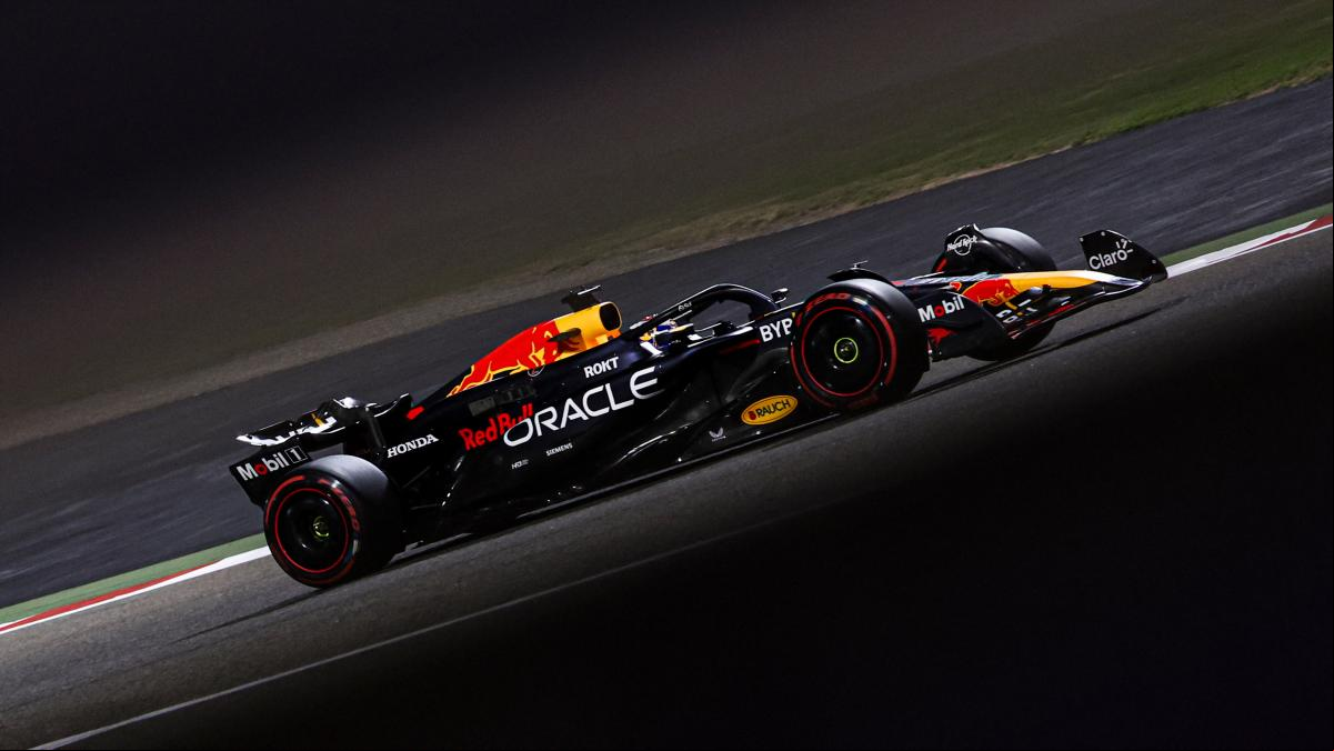 Verstappen no falla y se lleva con autoridad la primera pole del año en Bahréin