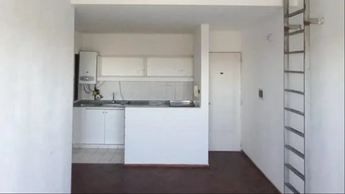 Busca un piso para alquilar y encuentra una dúplex en oferta que le causa indignación: No puede ser