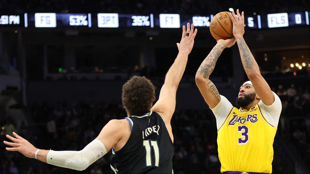 Los Lakers obran un milagro en Milwaukee sin LeBron