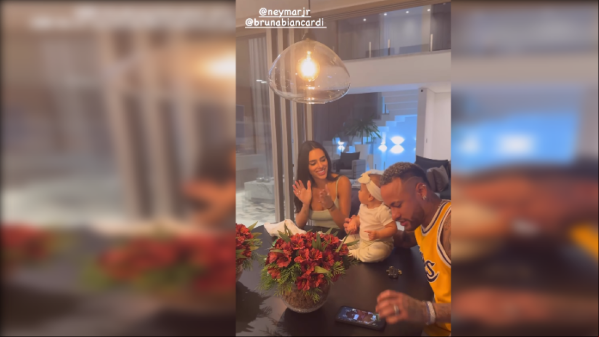Polémica con Neymar: pillado mientras juega al póquer en la fiesta de cumpleaños de su hija