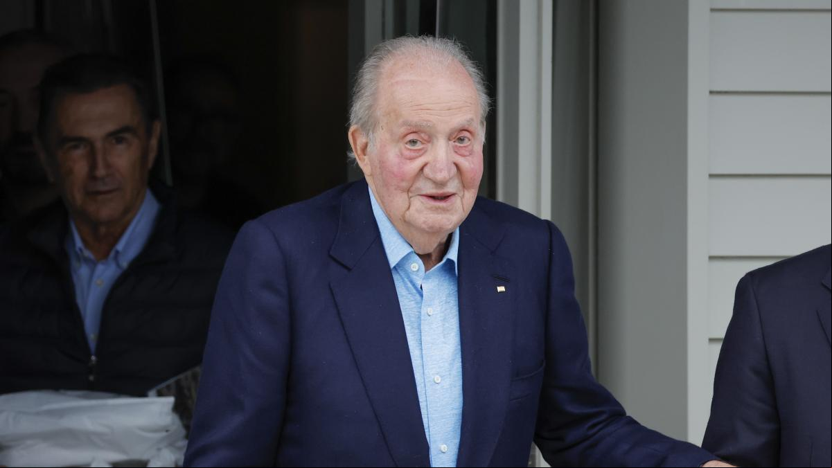 El rey Juan Carlos anima al Real Madrid en el estadio de Wembley