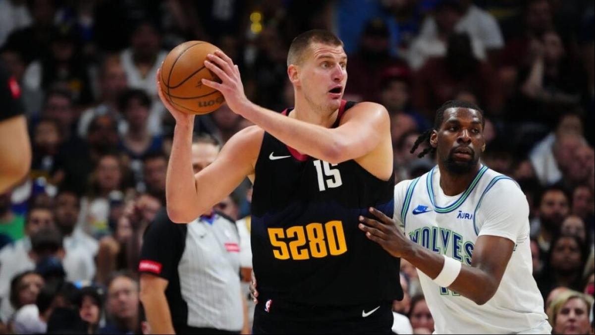 Los Wolves eliminan a los campeones con una remontada para la historia