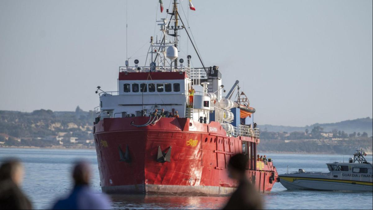 Decenas de migrantes desaparecidos en un naufragio entre Italia y Grecia