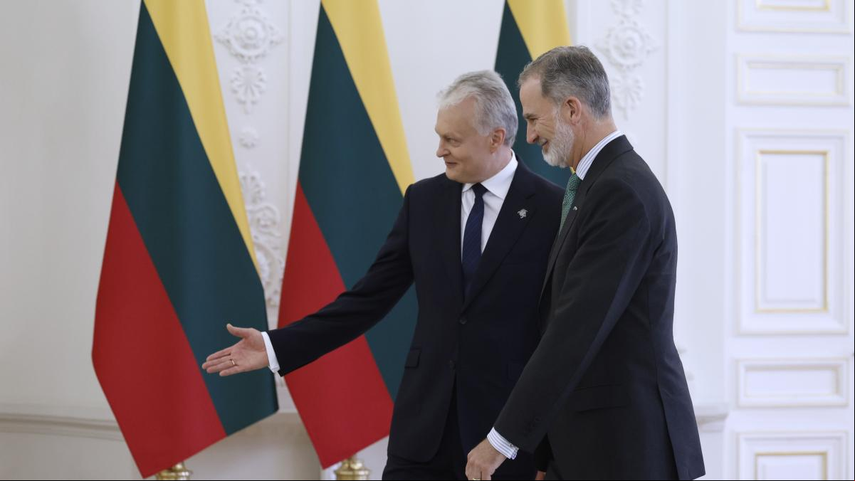 El Rey honra la memoria de los héroes de la independencia lituana El Rey honra la memoria de los héroes de la independencia lituana