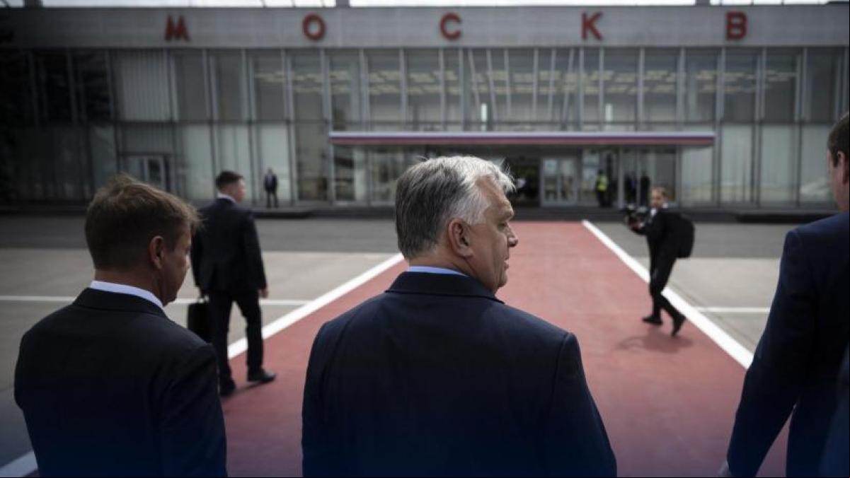 Orbán llega a Moscú para hablar con Putin en abierto desafío a Bruselas