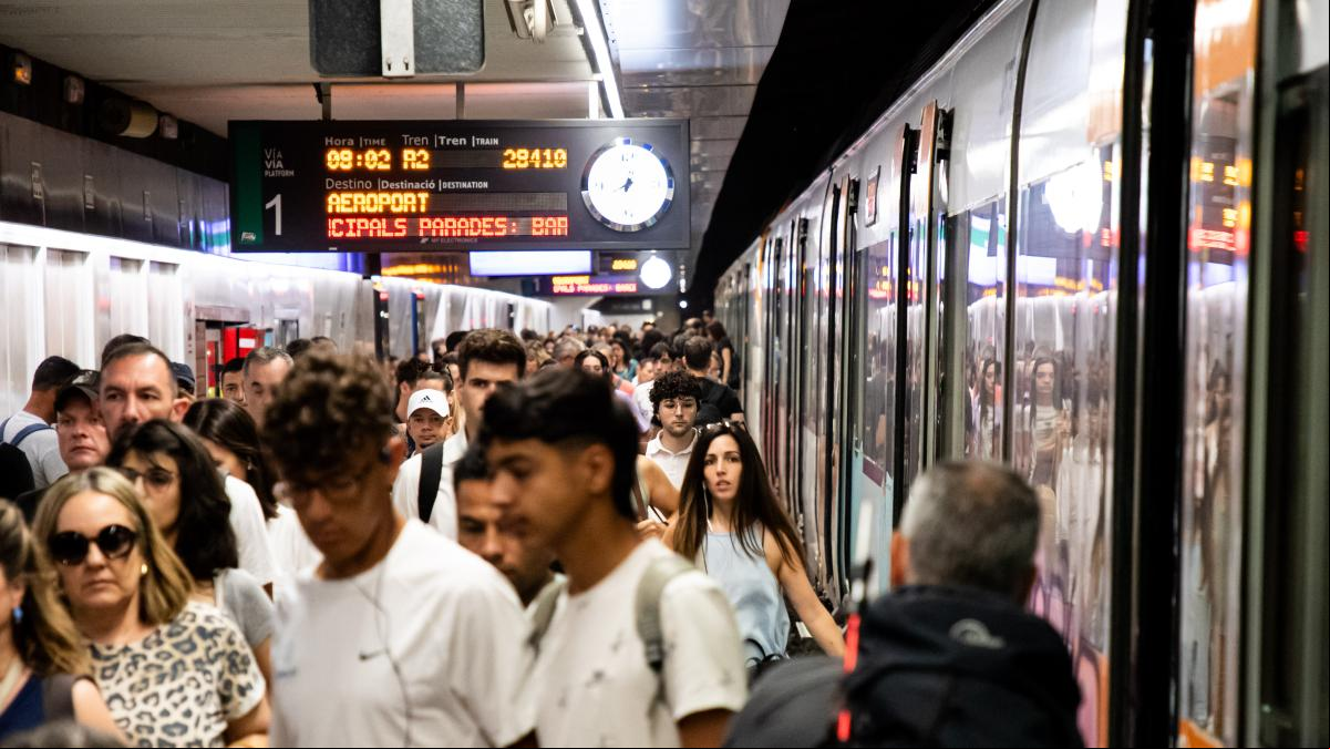 Restablecida la R2 Nord entre El Prat de Llobregat y el aeropuerto tras dos horas interrumpida