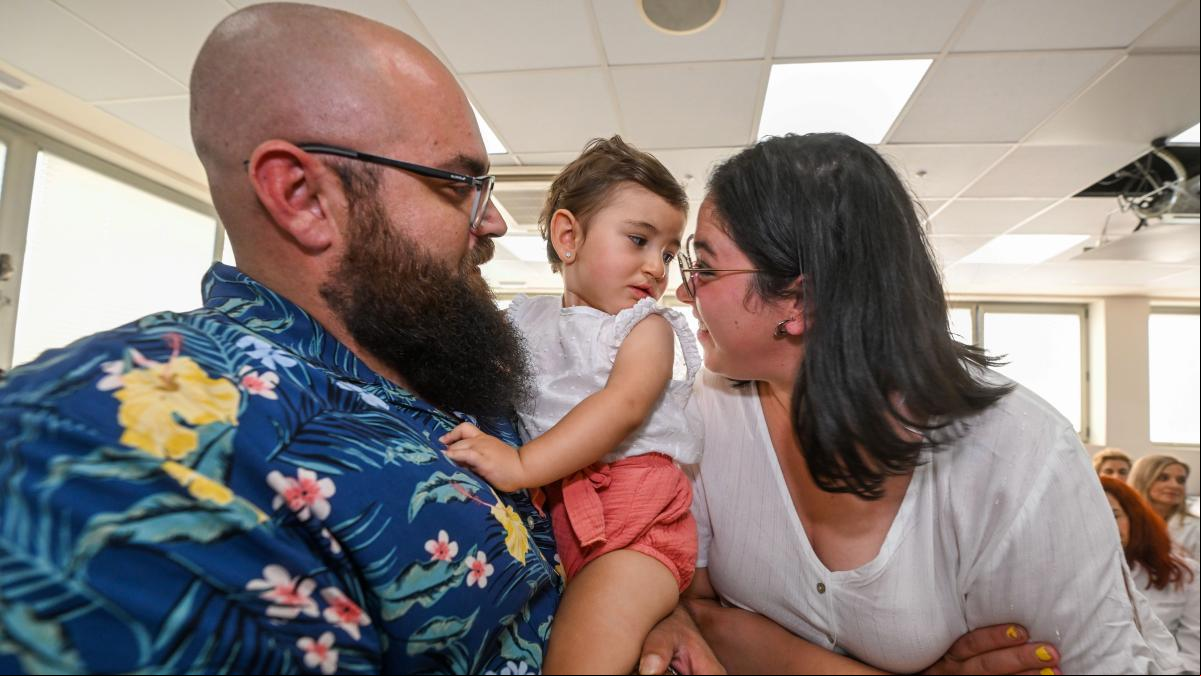 Implantan con éxito el primer paladar artificial a una bebé de 16 meses