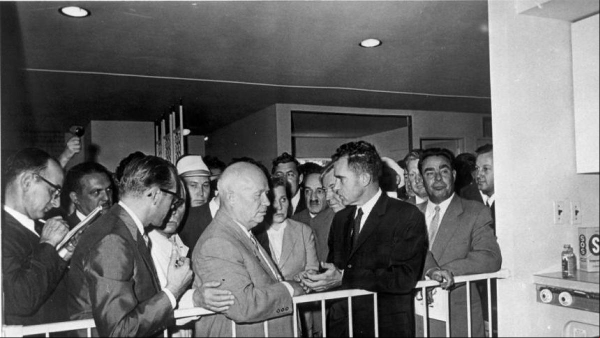 Debate en la cocina en plena guerra fría