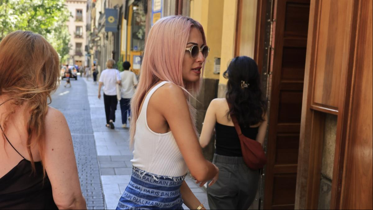 Hiba Abouk retoca su look en plena tormenta por las fotos íntimas con Escassi