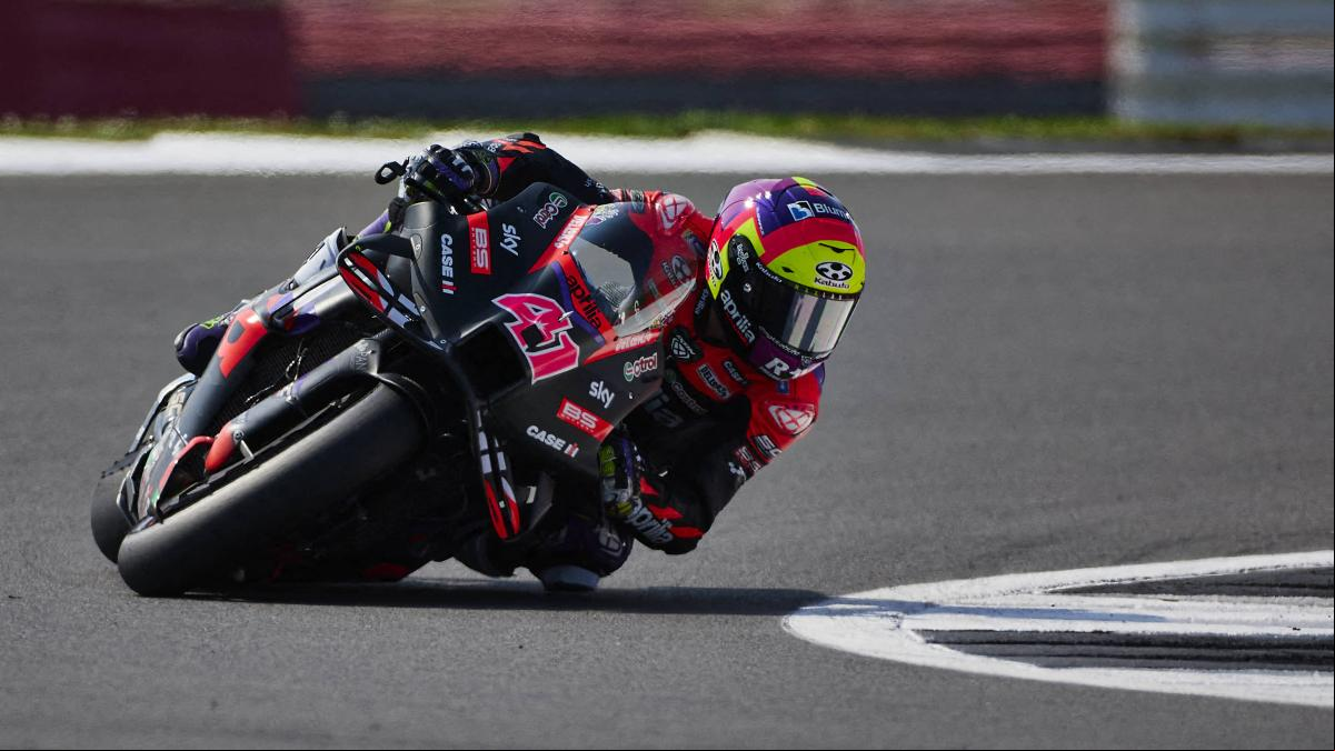 Aleix Espargaró birla la pole y el récord de Silverstone a las Ducati