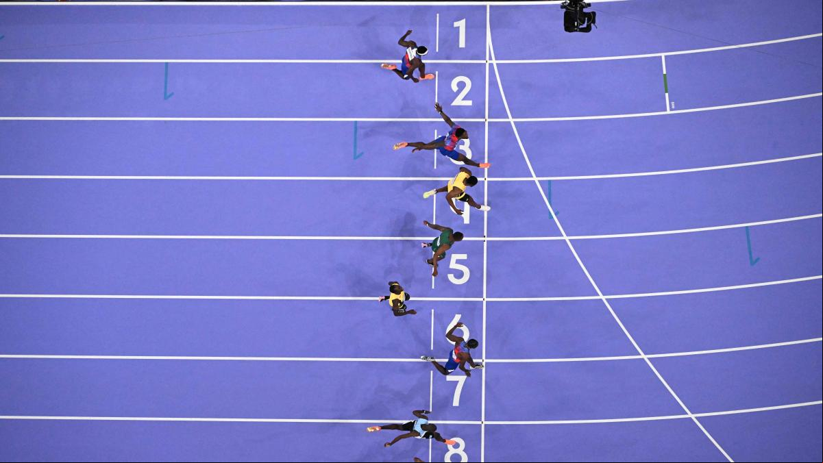 La foto finish de la final de los 100 metros masculinos en los JJ.OO. de París genera polémica