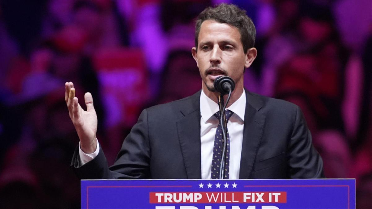 Los chistes racistas en el mitin de Trump desatan la polémica a una semana de las elecciones