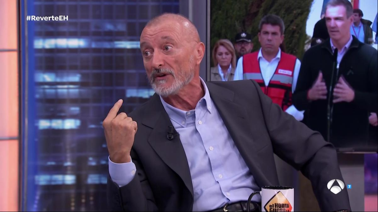 Arturo Pérez-Reverte vuelve a recordar lo que realmente quería expresar en su anterior visita a El Hormiguero: “Es una estafa continua”