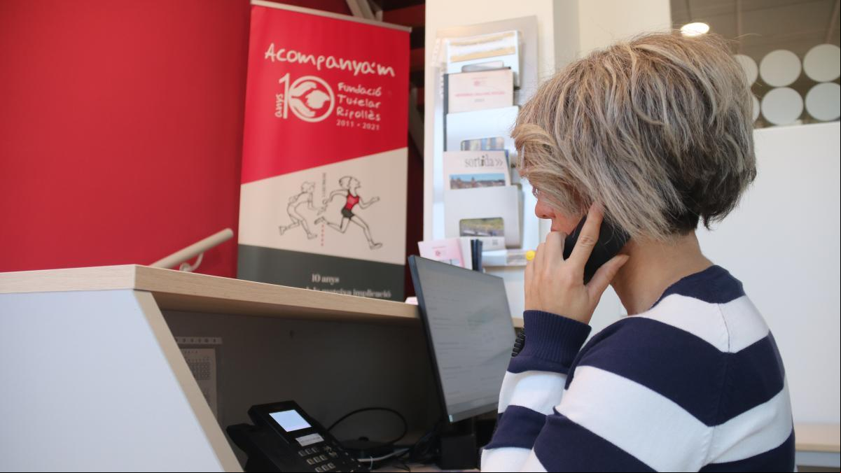Una entidad acompaña a personas vulnerables víctimas de abusos económicos en el Ripollès y Osona