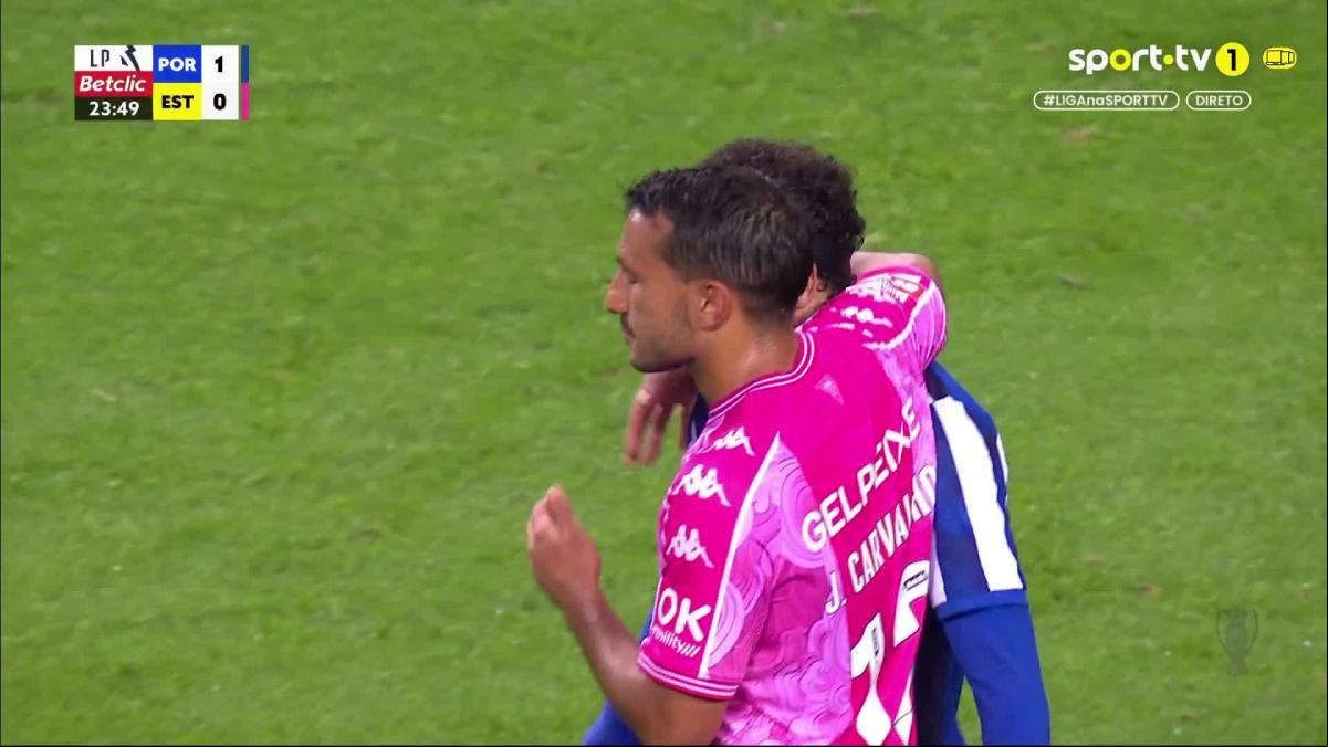 El aplaudido gesto de Pepê, jugador del Porto, al no querer seguir jugando después de ver a su rival en el suelo: “Imposible tener más fair play”