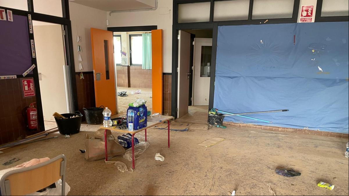 Paiporta clama contra la lentitud en la reparación de los colegios Paiporta clama contra la lentitud en la reparación de los colegios