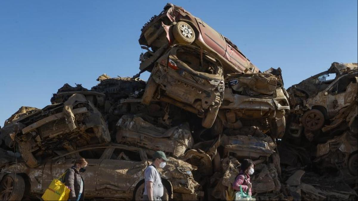 Mazón anuncia 2.500 euros para cada persona que haya perdido el coche en la dana