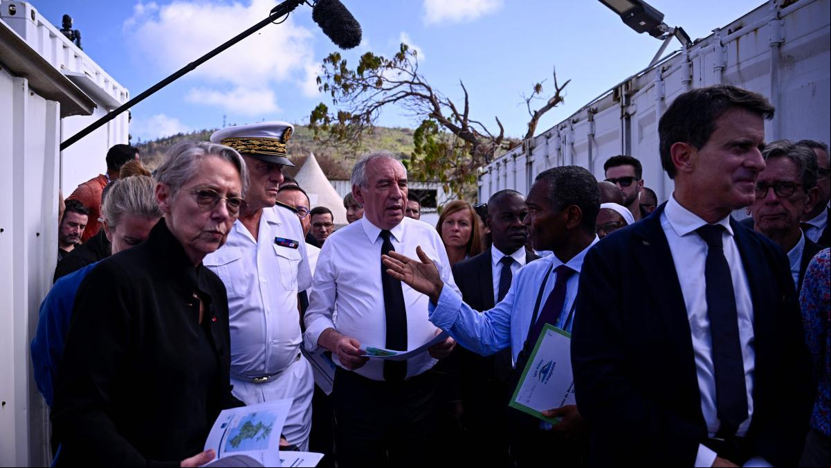 Bayrou promete reconstruir Mayotte en dos años