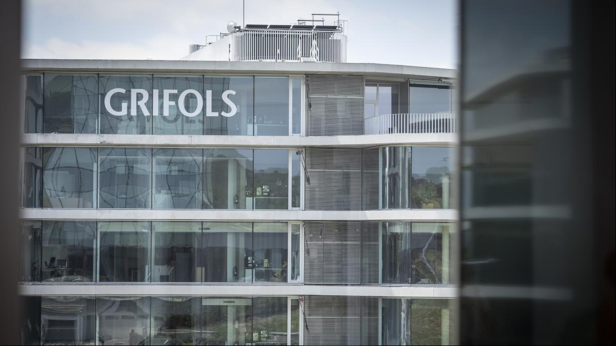 Grifols, un año en la trinchera