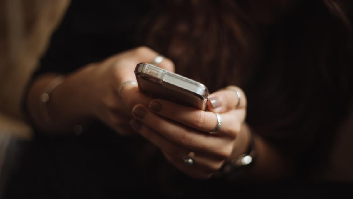 Dos menores crean chats para menospreciar a otros en Mallorca y hacen pagar por leer los comentarios sexistas