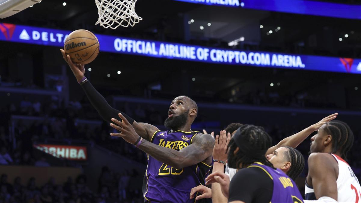 LeBron se carga a la espalda a los Lakers ante los Wizards con un triple-doble