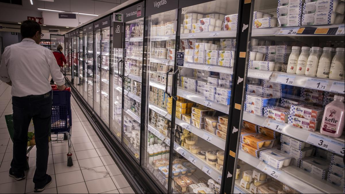 Madrid pide al Gobierno que elimine el IVA de los alimentos básicos a los s de tarjeta monedero