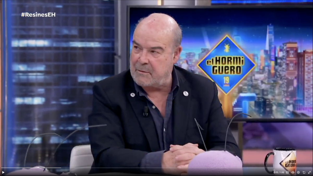 Antonio Resines comparte sus dificultades viajando al extranjero debido a Los Serrano: “Yo me he visto en turco”