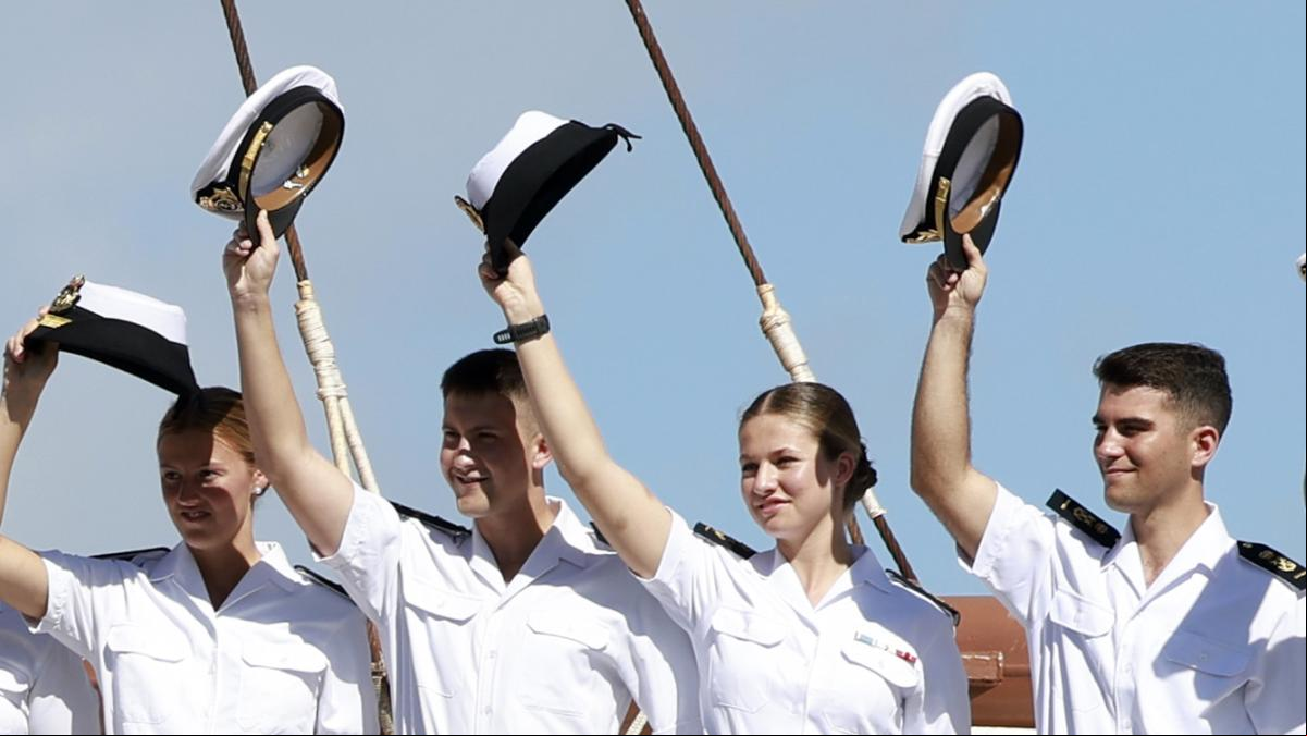 Leonor pone rumbo a Montevideo tras disfrutar del precarnaval de Salvador de Bahía