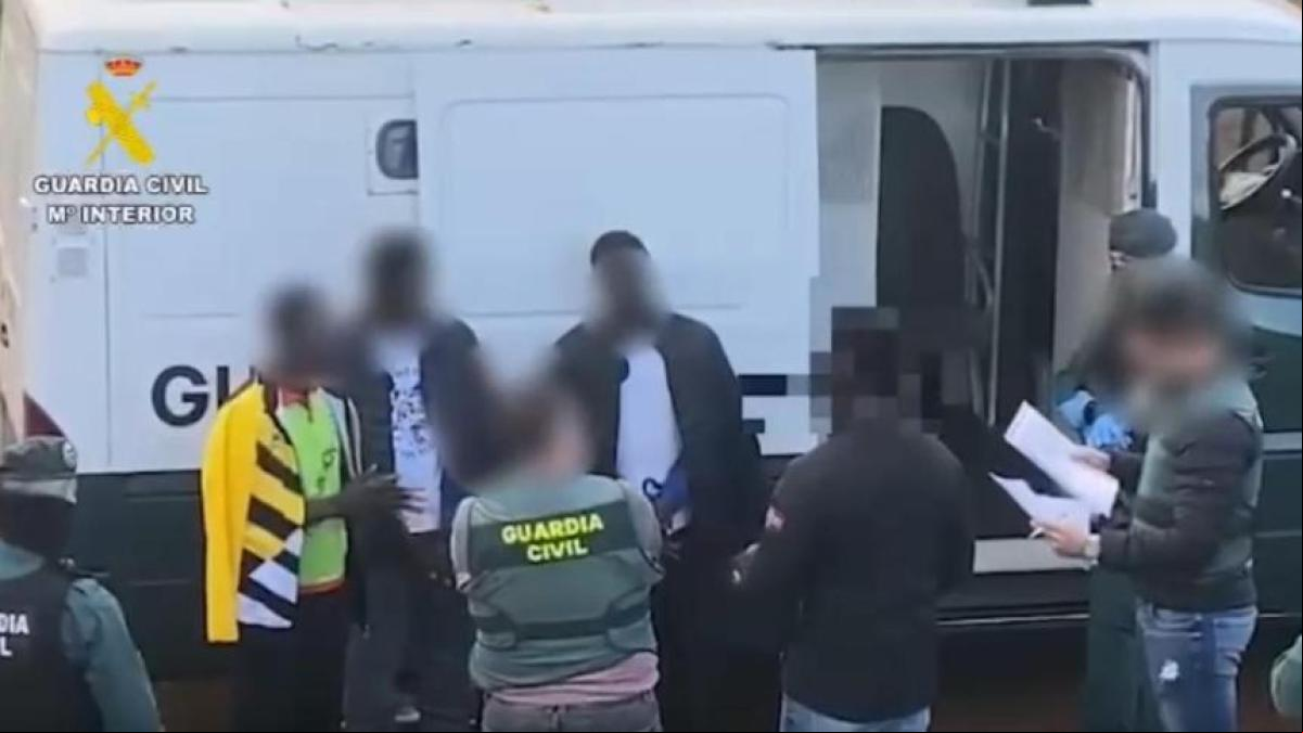 Detenidos los patrones de un cayuco en Canarias por la muerte de ocho personas, entre ellas un bebé de 14 meses