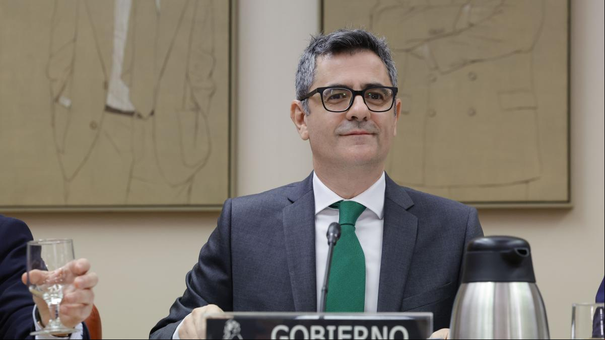 El Gobierno acusa a Feijóo de sostener a Mazón, “aplastado por una montaña de mentiras”