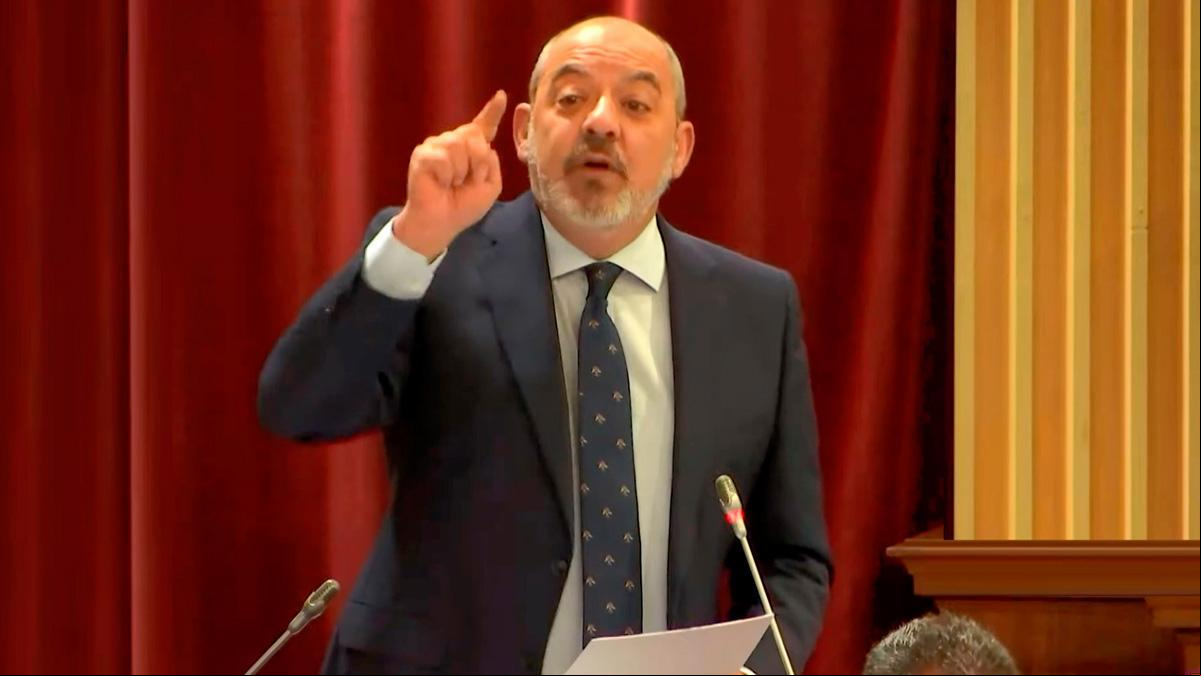 Un diputado de Vox-Baleares felicita el Día de la Victoria de Franco en un pleno del Parlament