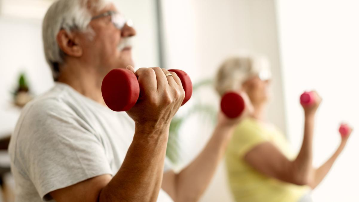 Envejecimiento: a más fuerza muscular, mejor salud cerebral