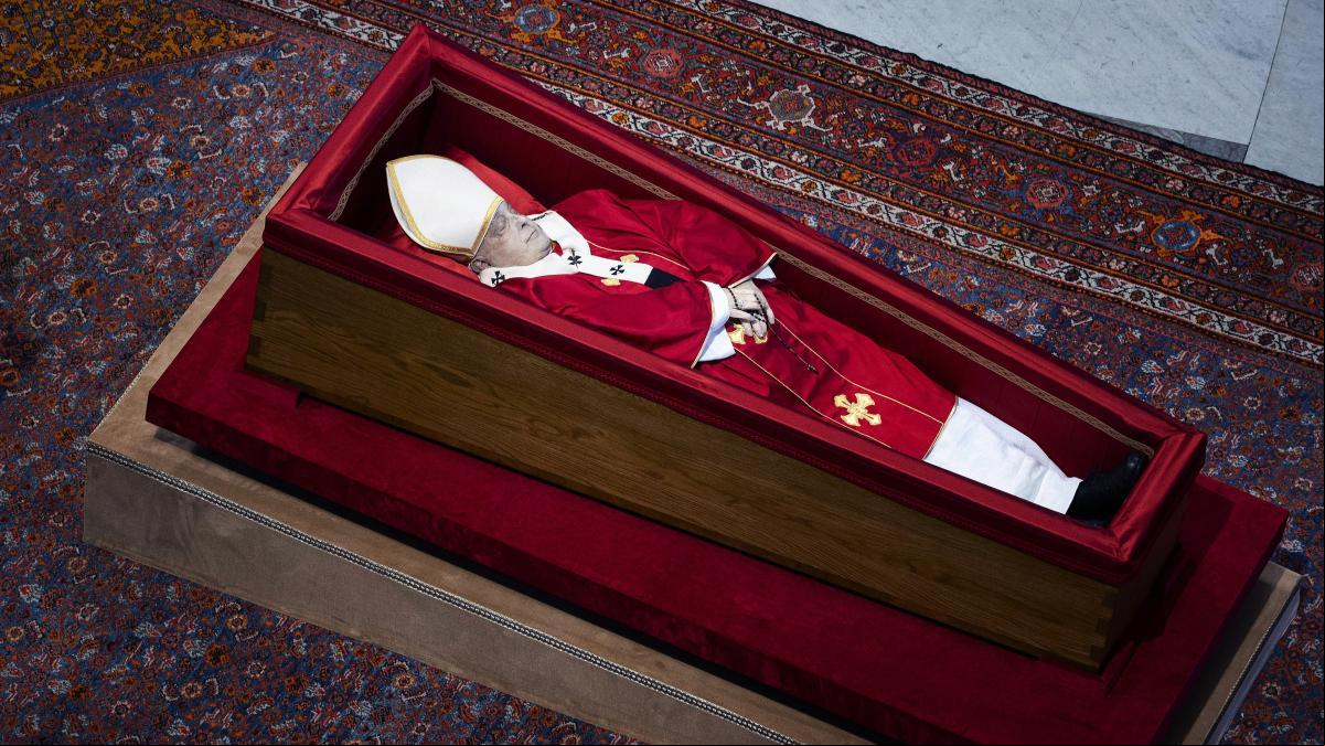Abre la plaza del Vaticano a los fieles para despedir al papa Francisco