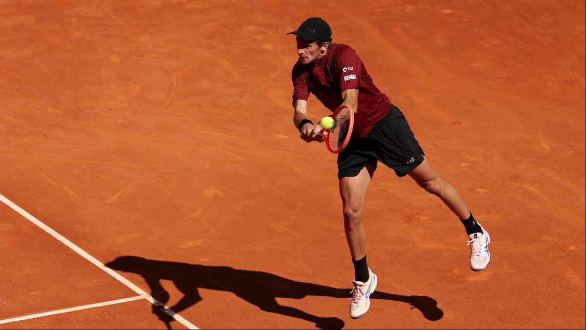 Tenis a la antigua: el juez del Arnaldi-Dzumhur arbitró el partido con papel y boli por el apagón
