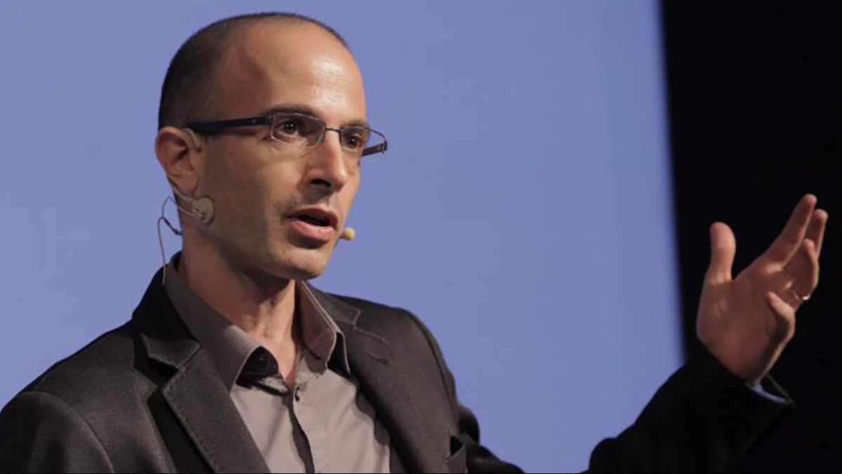 Yuval Noah Harari, historiador y escritor: “Aunque la Inteligencia Artificial no tenga conciencia ni sensibilidad es muy buena fingiendo que tiene sentimientos”