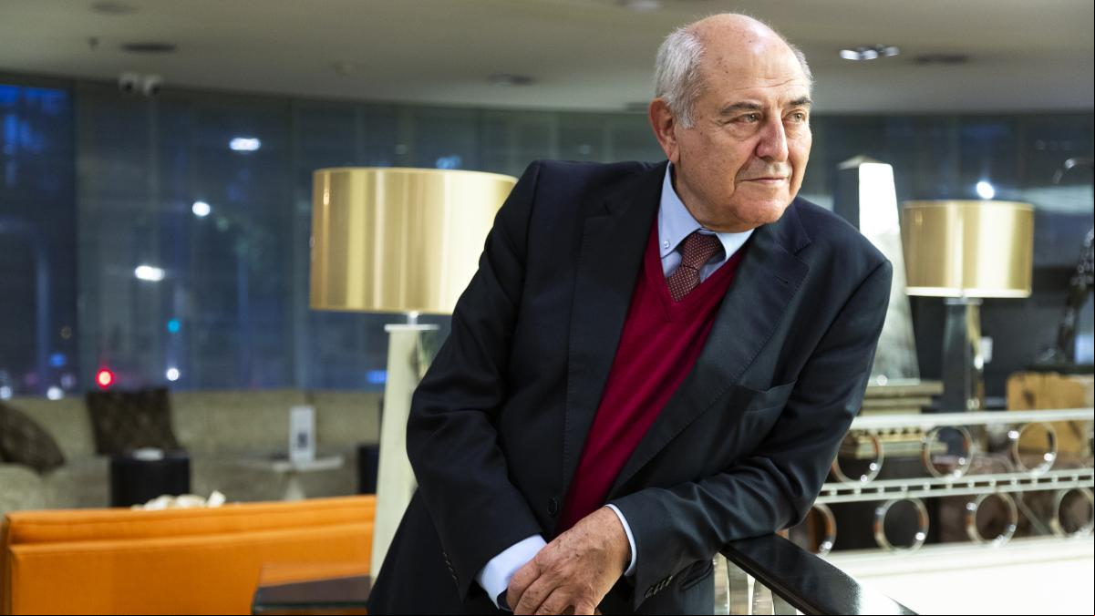 “Els alumnes creuen que si és a internet no cal estudiar-ho”