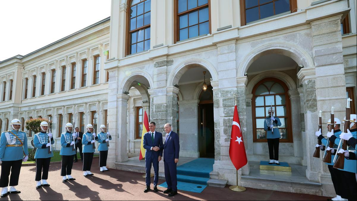 Sánchez estreny lligams amb Erdogan i evita el xoc polític i ideològic