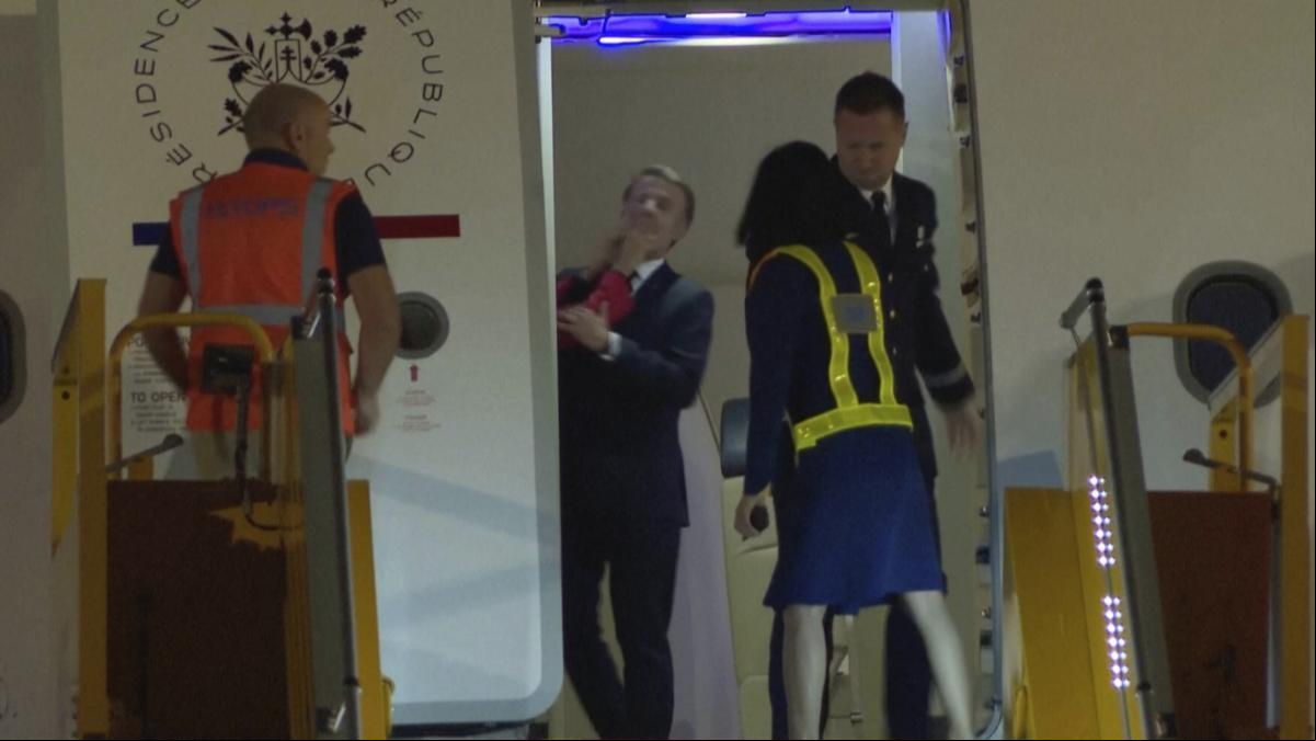 Macron se pronuncia sobre el bofetón de su esposa