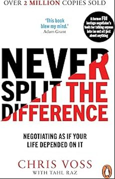 NEVER SPLIT THE DIFFERENCE: NEGOTIATING AS IF YOUR LIFE DEPENDED ON IT (edición en inglés)