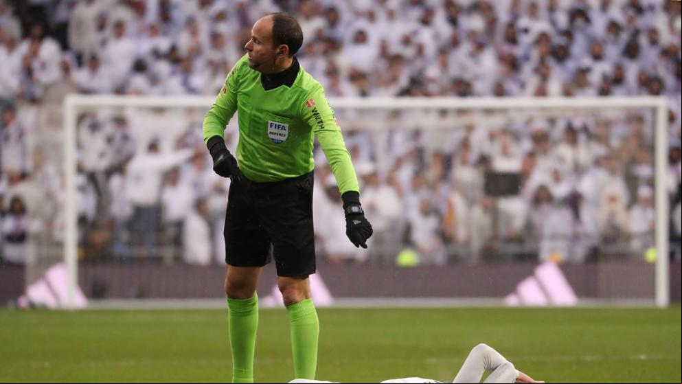 Barcelona - Real Madrid: Mateu Lahoz, un árbitro con claroscuros
