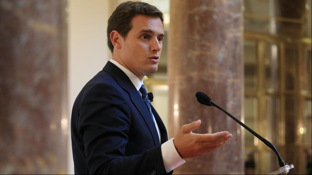 Ciudadanos modifica el currículum de Rivera en la web del Congreso