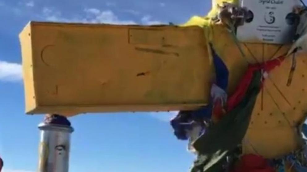 La Fiscalía y la Guardia Civil investigan quién pintó de amarillo la cruz del Aneto
