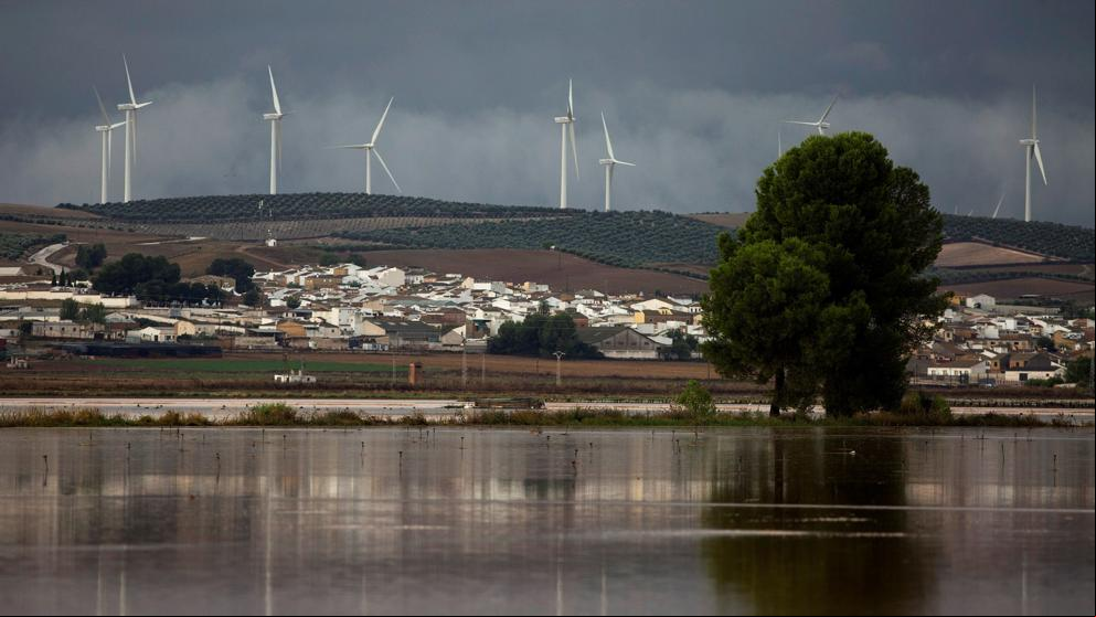 El temporal deja un muerto, vías cortadas, evacuaciones y daños en Andalucía