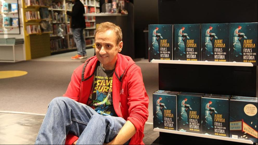Albert Espinosa: “Las puñaladas hay que devolverlas en forma de sonrisas”