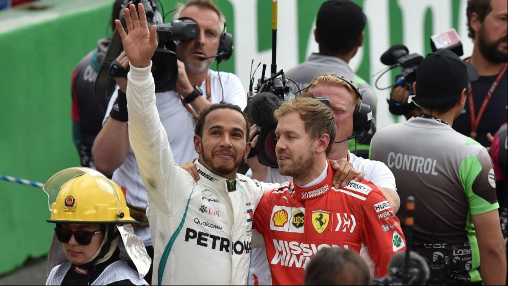 Hamilton: “Fangio también consiguió esto con Mercedes, es surrealista”