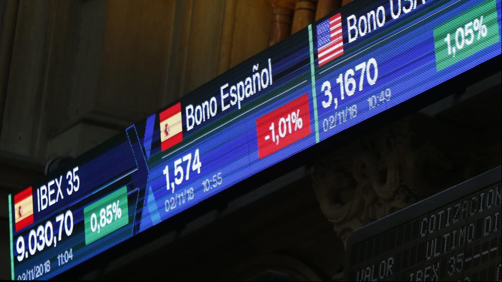 El Ibex 35 cierra por debajo de los 9.000 mientras sigue pendiente del Supremo