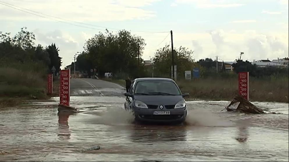 Las lluvias obligan a suspender clases en 16 municipios valencianos