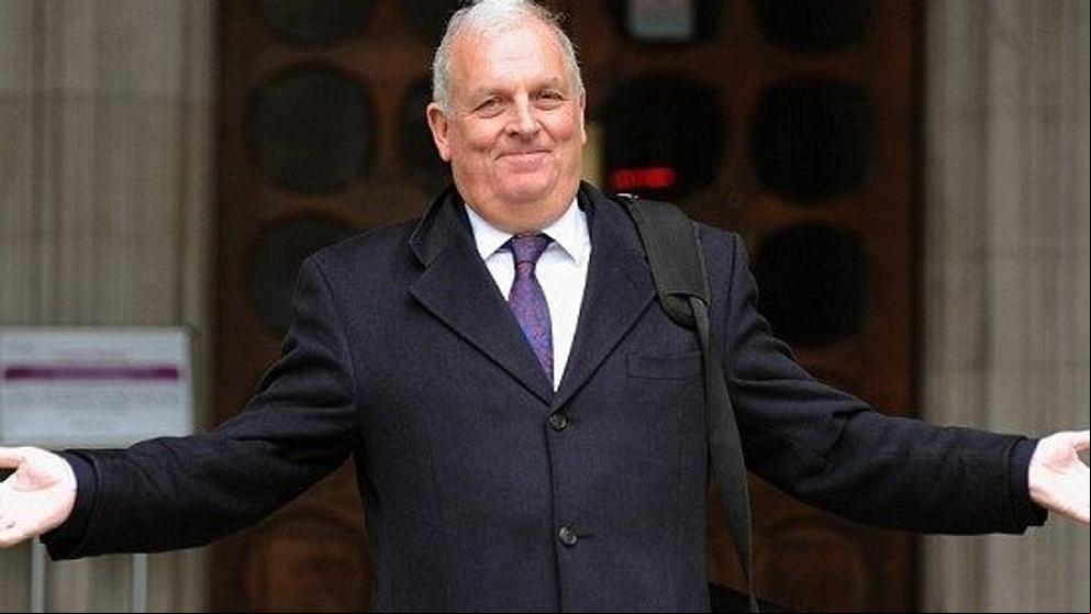 La política de los “abrazos forzosos” por la que el fundador de Ted Baker ha sido denunciado